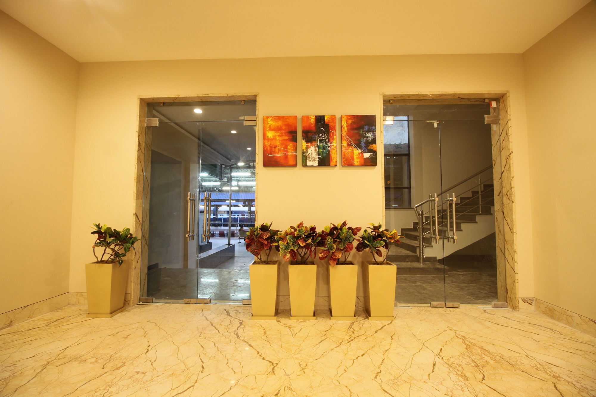 Hotel Le Roi Raipur At Raipur Railway Station Exterior foto