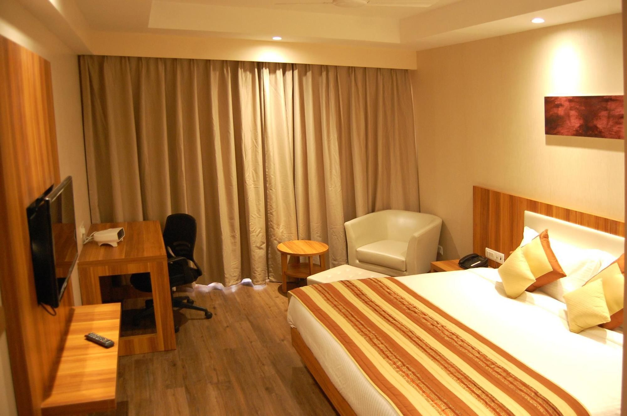 Hotel Le Roi Raipur At Raipur Railway Station Exterior foto